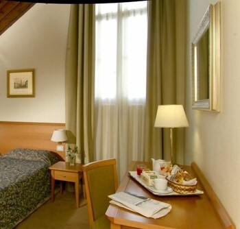 Room Service - Dining