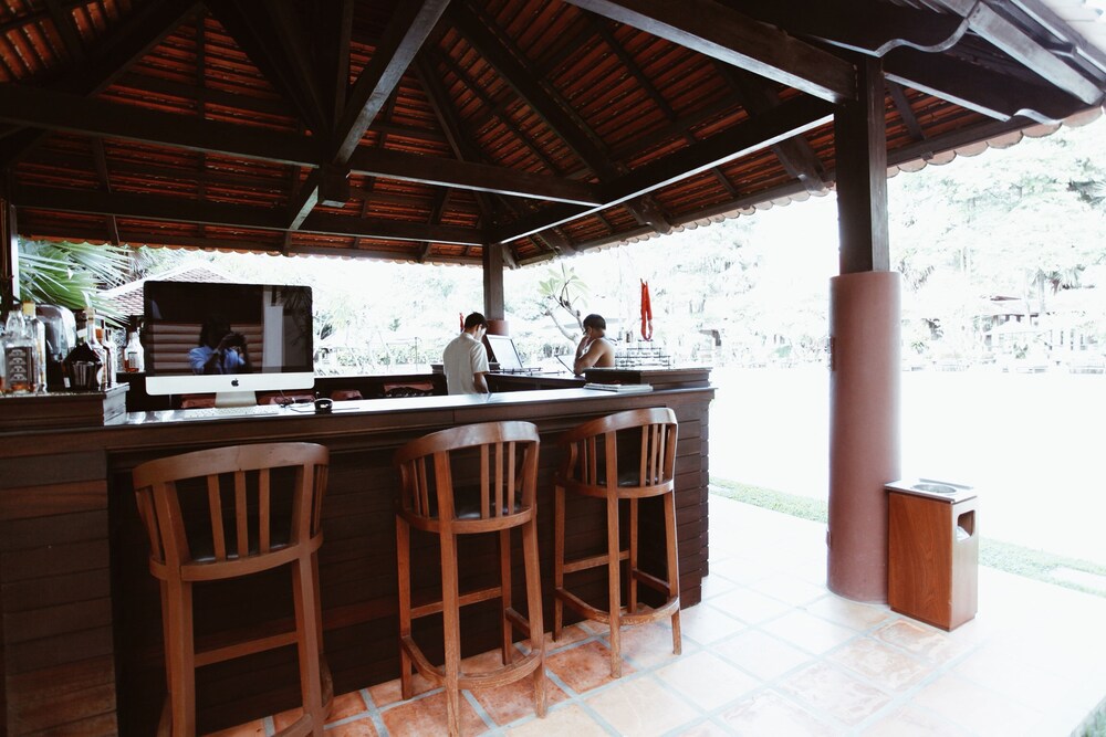 Poolside Bar