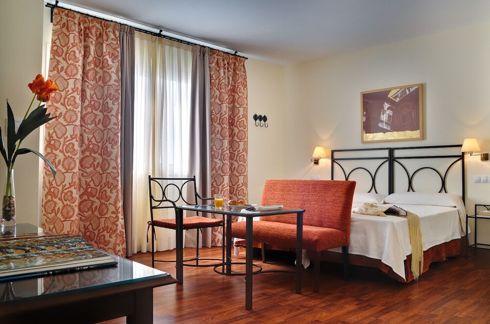 Studio - Guestroom