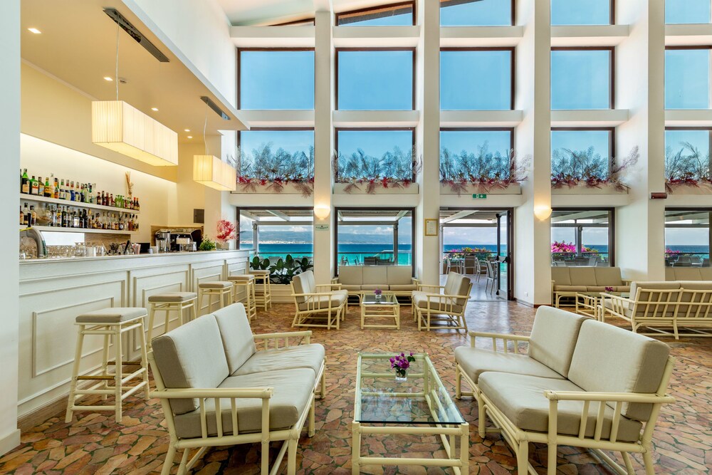 Hotel Lounge