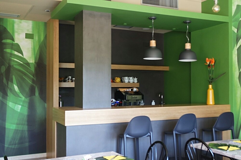 Hotel Bar
