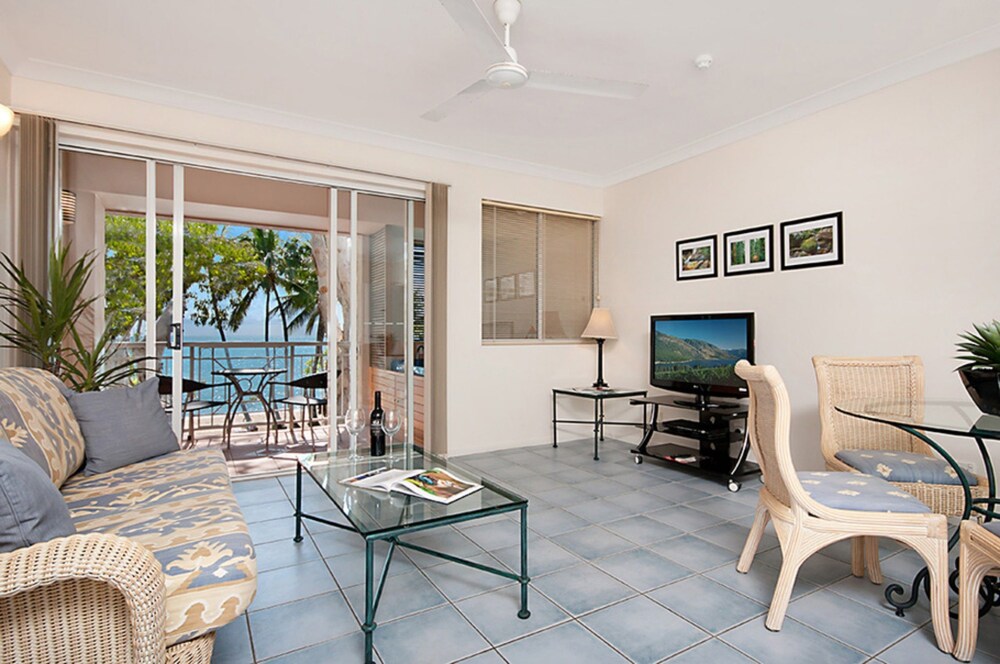 1 Bedroom Apartment, Ocean View - Living Area