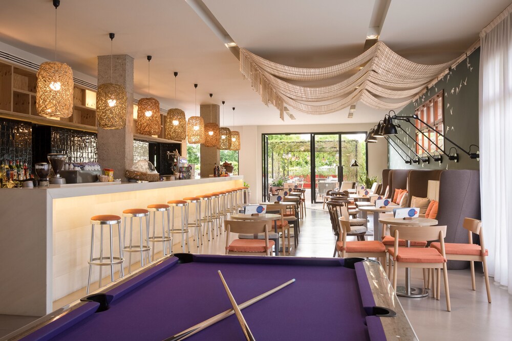 Hotel Bar