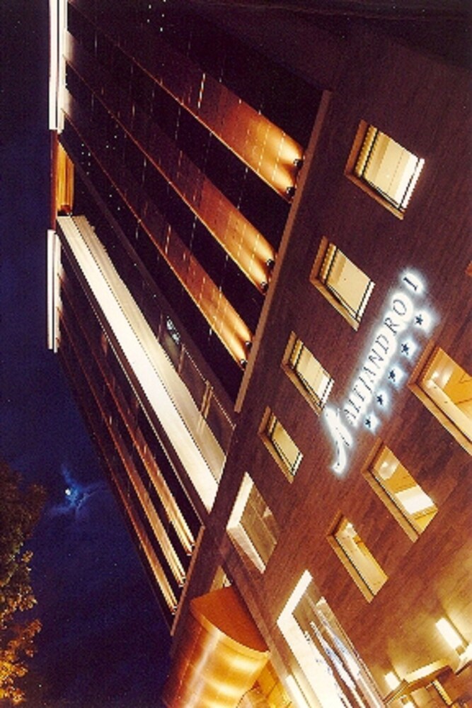 Façade de l'hôtel - Soir/Nuit