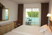 Comfort Room, Terrace