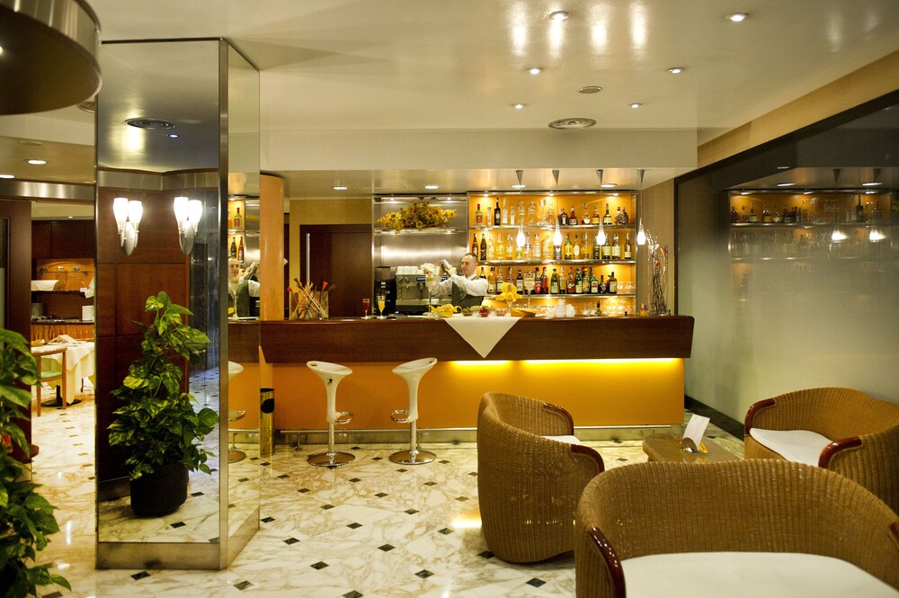 Hotel Bar