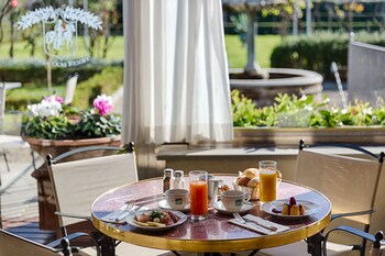Hotel Lounge