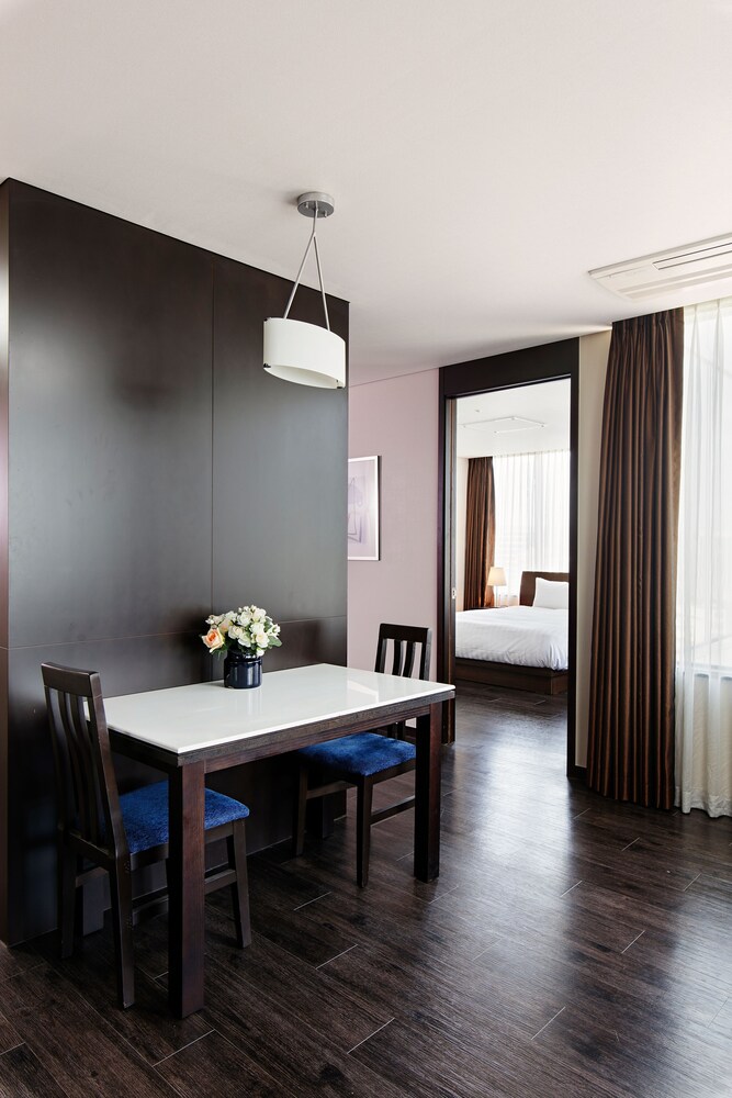 Junior Suite, 1 Bedroom (Double Room) - In-Room Dining
