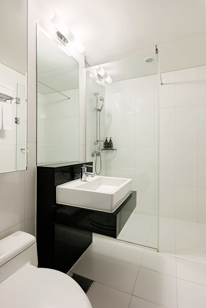 Junior Suite, 1 Bedroom (Twin Room) - Bathroom