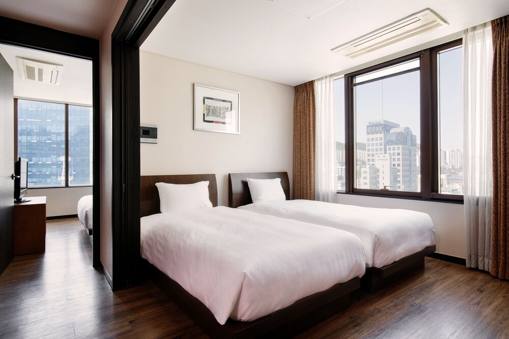 Junior Suite, 2 Bedrooms - Guestroom