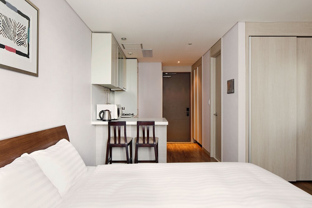 Standard Double Room - Guestroom