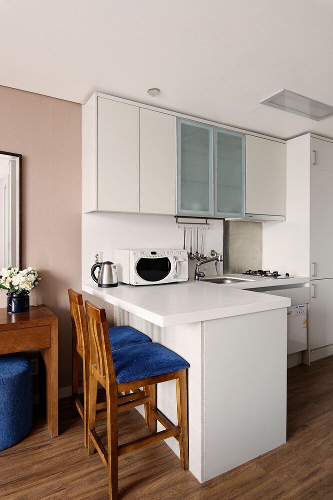 Standard Twin Room - In-Room Kitchen