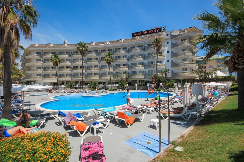 Outdoor pool, Hotel Mercury