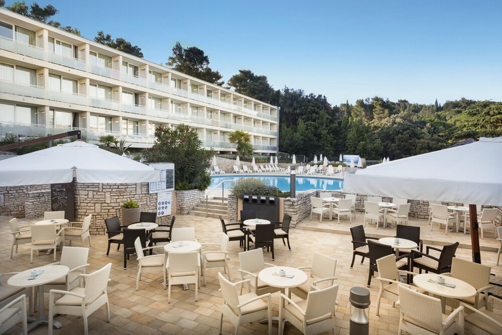 Poolside Bar