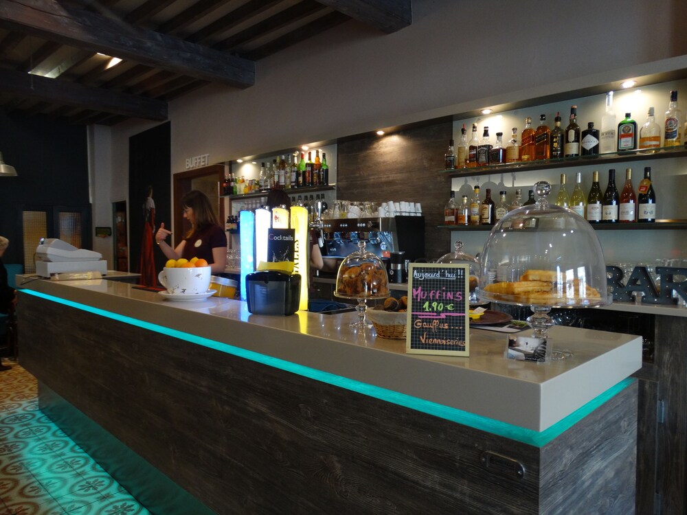 Hotel Bar