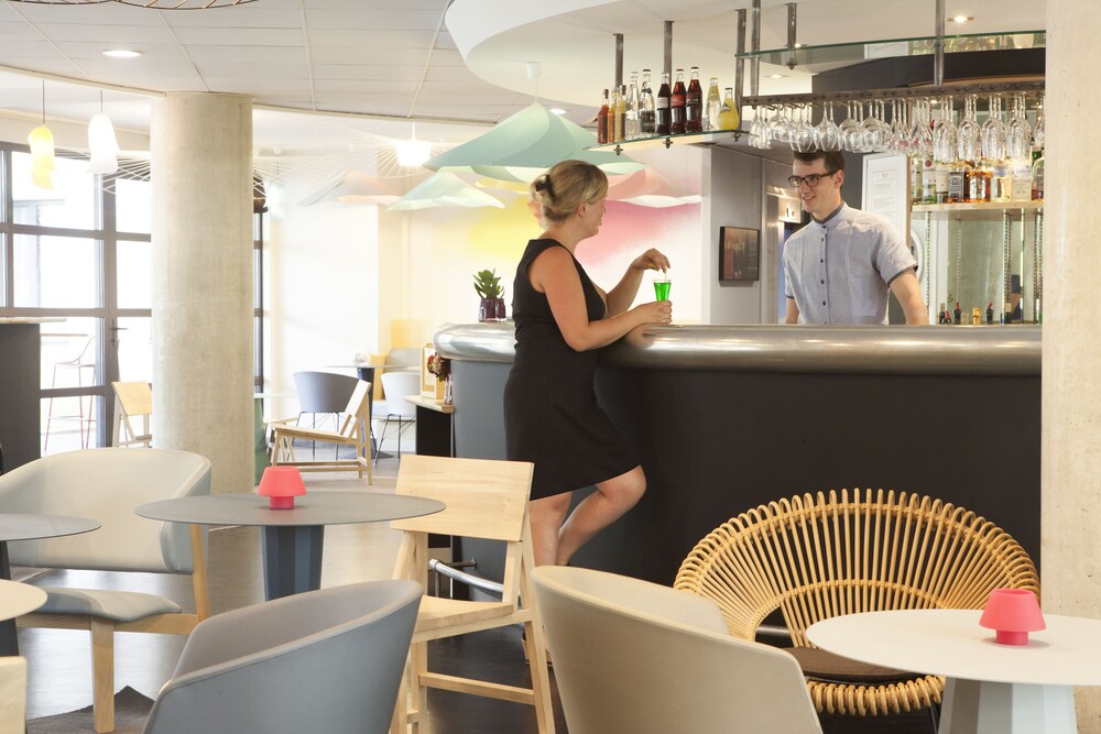 Hotel Bar
