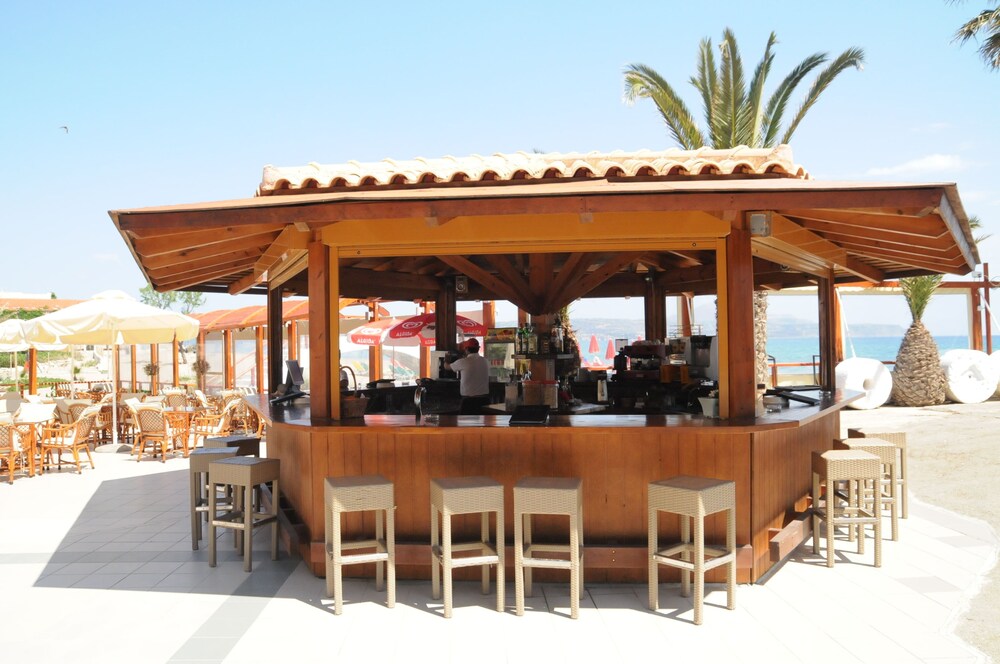 Poolside Bar