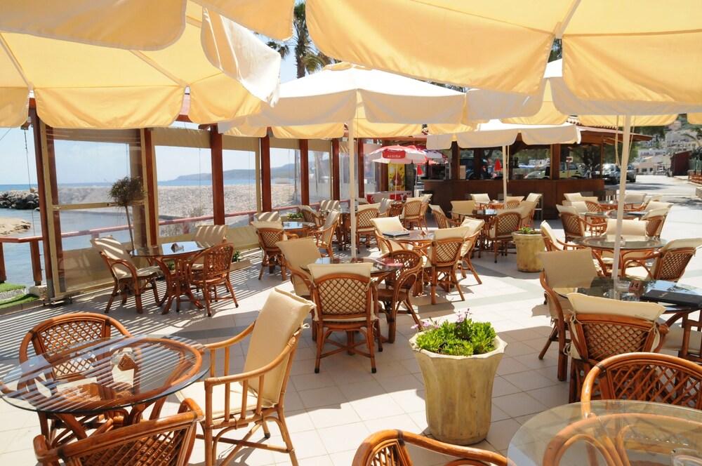 Poolside Bar