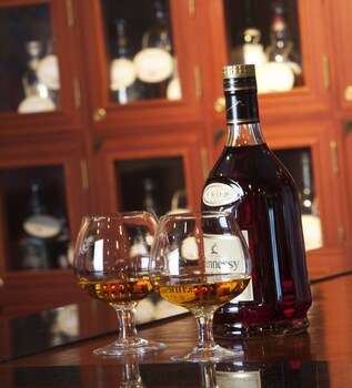 Hotel Bar