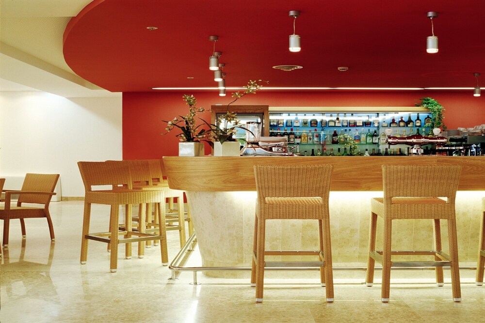 Hotel Bar