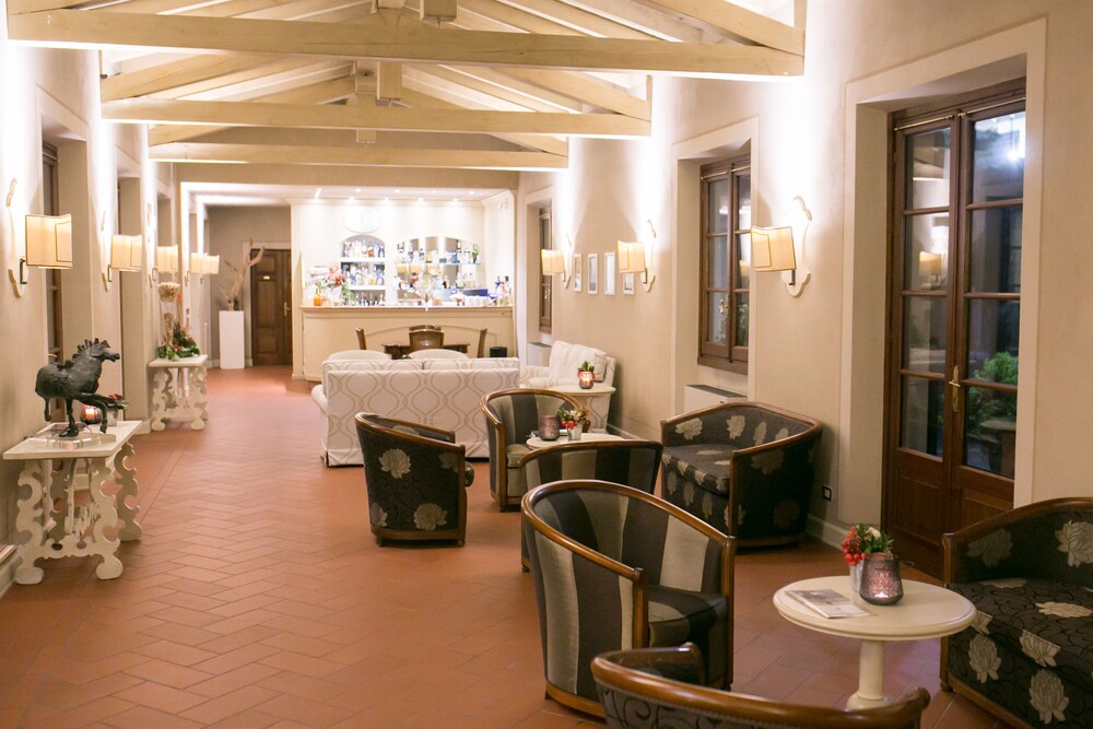 Hotel Lounge