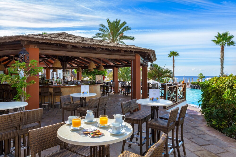 Poolside Bar