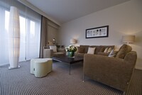 Suite, 1 Queen Bed, City View (Prestige, 1 Bedroom)