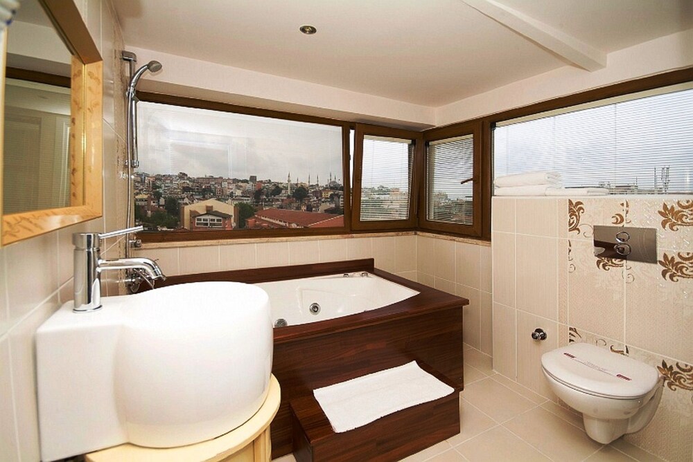 Jetted Tub