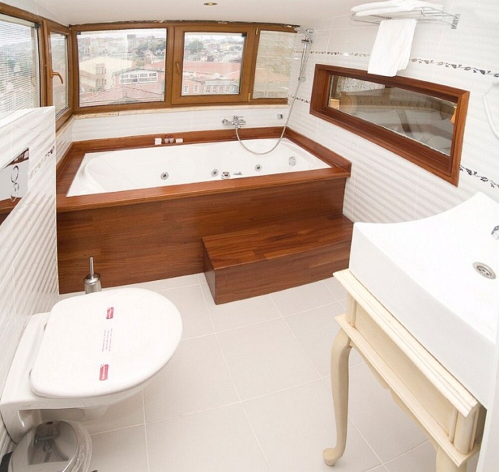 Jetted Tub