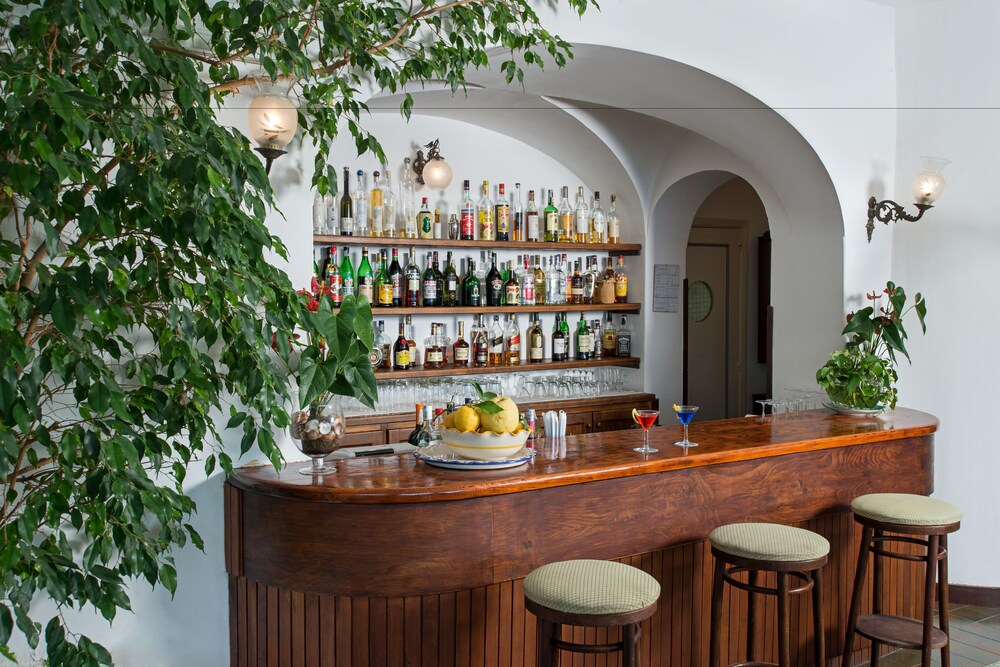 Hotel Lounge