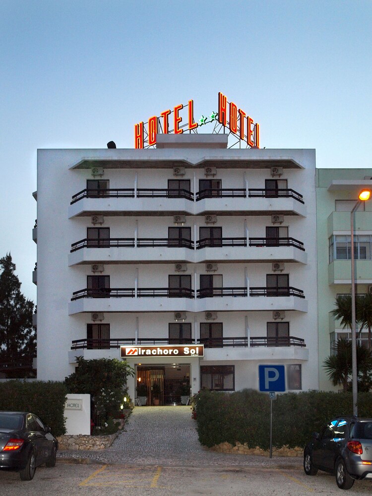 Fachada del hotel