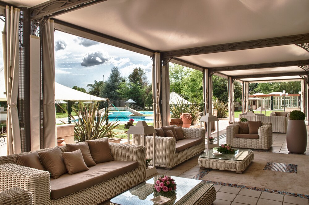 Poolside Bar
