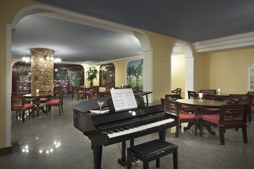 Hotel Bar
