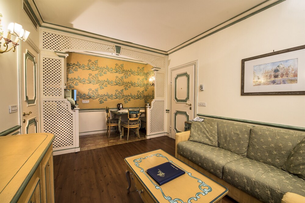 Economy Suite, 2 Bedrooms - Living Room