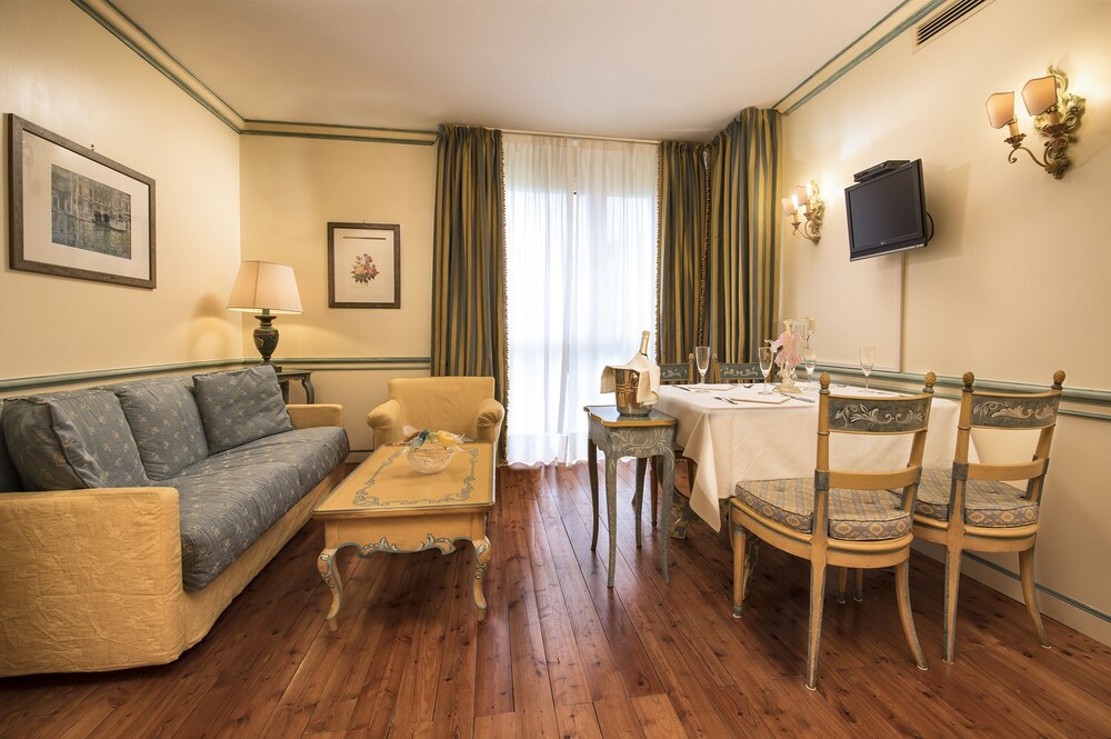 Suite, 2 Bedrooms - Guestroom