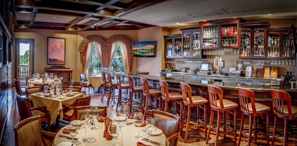 Hotel Bar