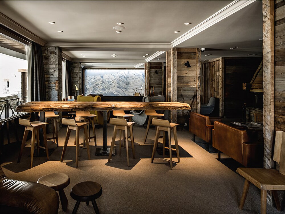 Hotel Lounge
