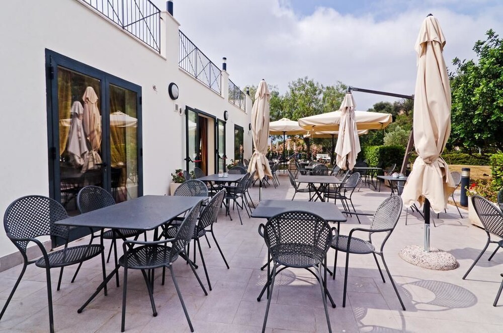Poolside Bar