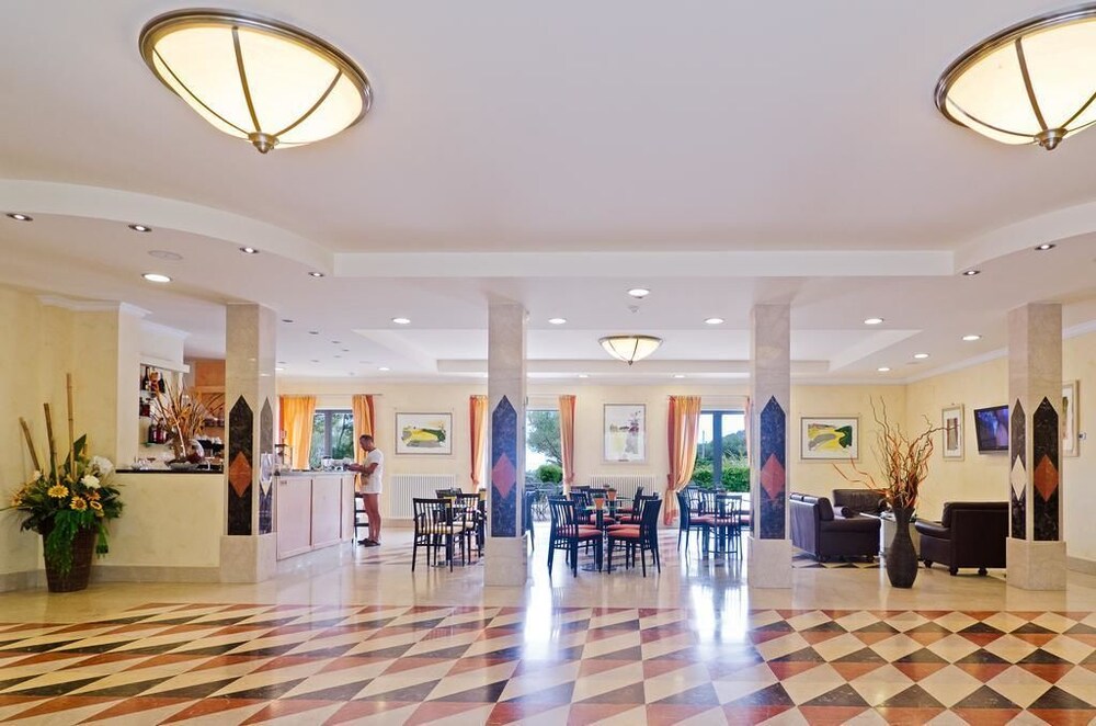 Hotel Bar