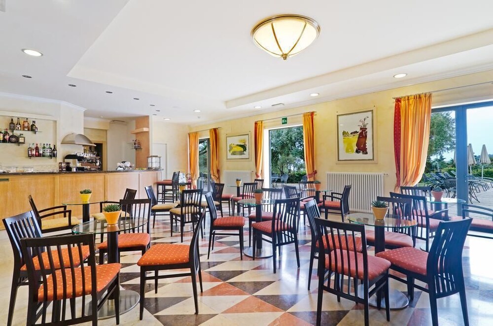 Hotel Bar
