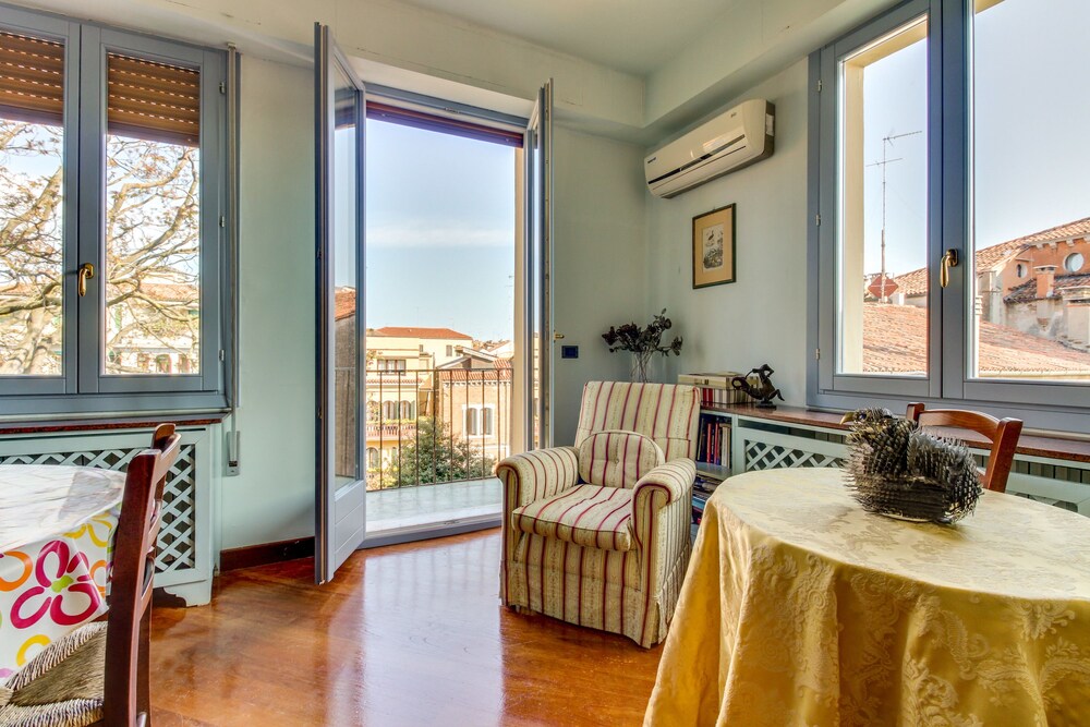 Apartment, 2 Bedrooms (B4 - Random Address) - Guestroom