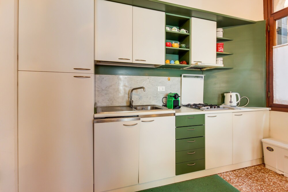 Apartment, 2 Bedrooms (B4 - Random Address) - In-Room Kitchenette