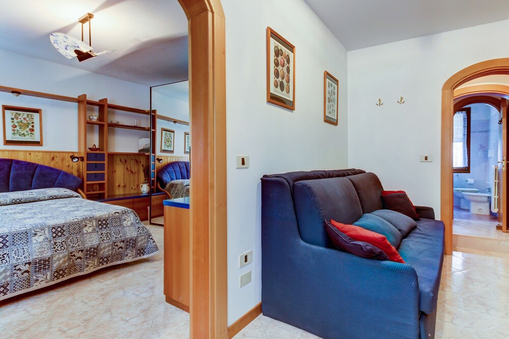 Apartment, 1 Bedroom (B2 - Random Address) - Guestroom