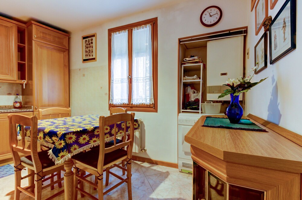 Apartment, 1 Bedroom (B2 - Random Address) - In-Room Dining