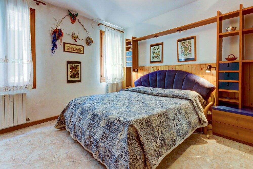 Apartment, 1 Bedroom (B2 - Random Address) - Guestroom
