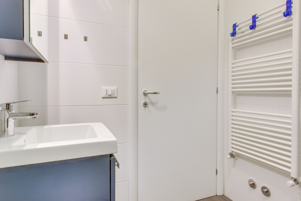 Apartment, 1 Bedroom (B3 - Random Address) - Bathroom Sink