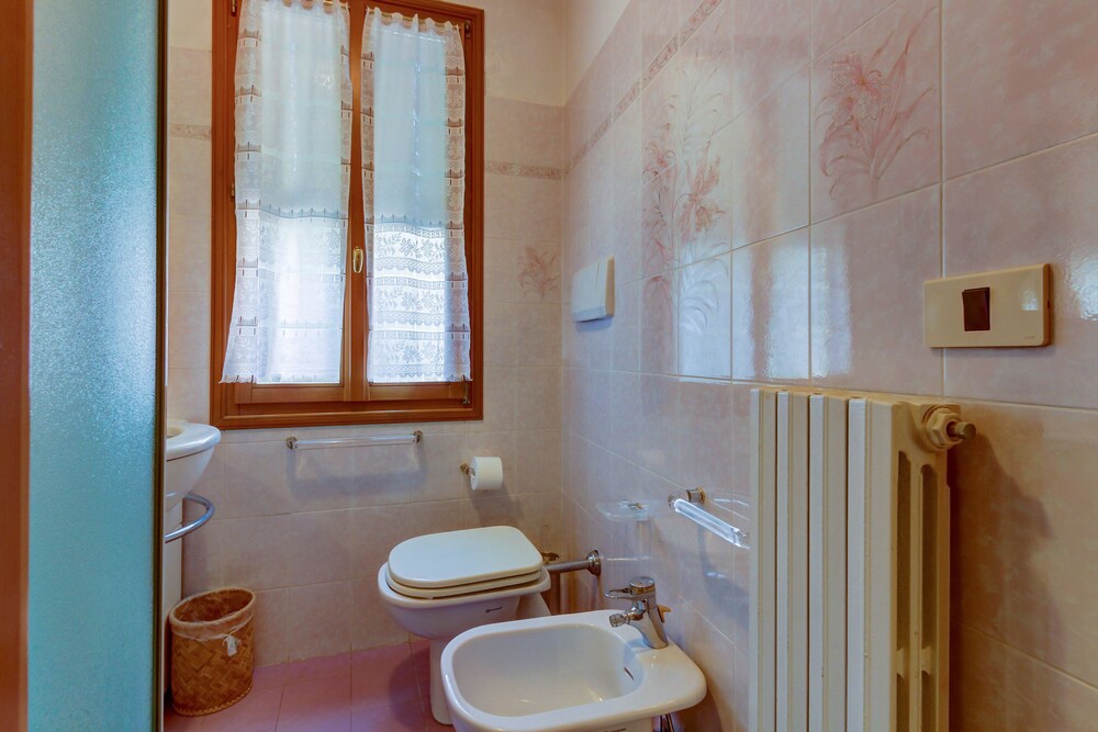 Apartment, 1 Bedroom (B2 - Random Address) - Bathroom