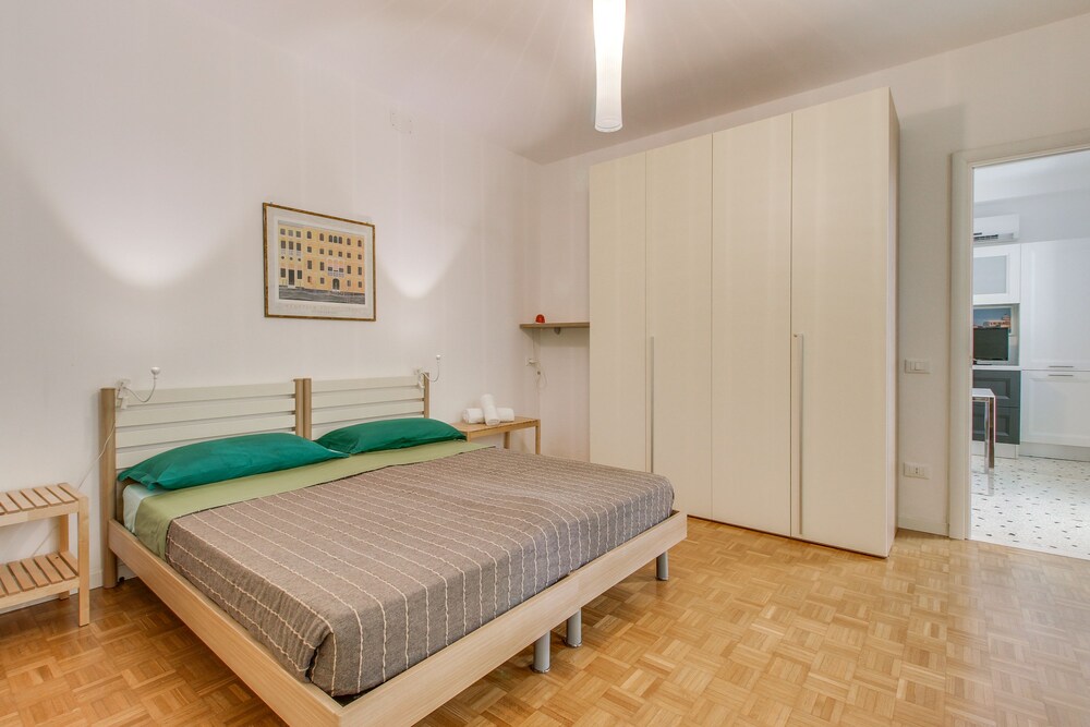 Studio (M2 - Random Address) - Guestroom