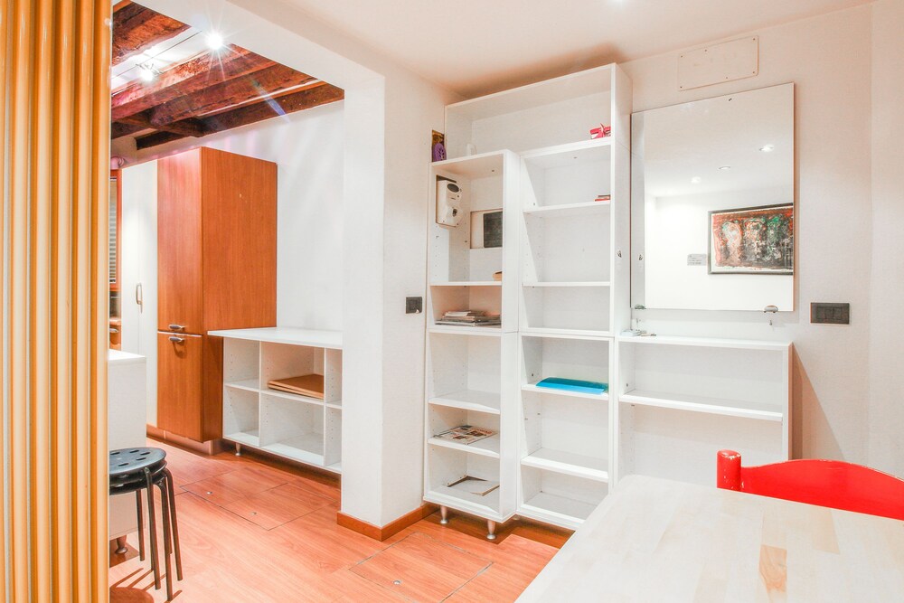 Studio (M2 - Random Address) - Guestroom