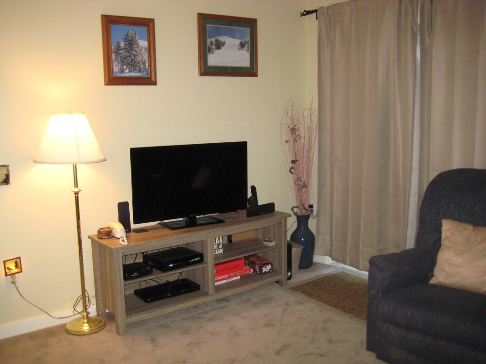 Condo, 2 Bedrooms (+ Loft) - Living Area